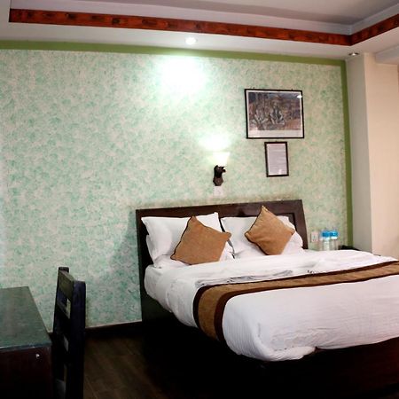 Alpine Hotel & Apartment Kathmandu Bagian luar foto