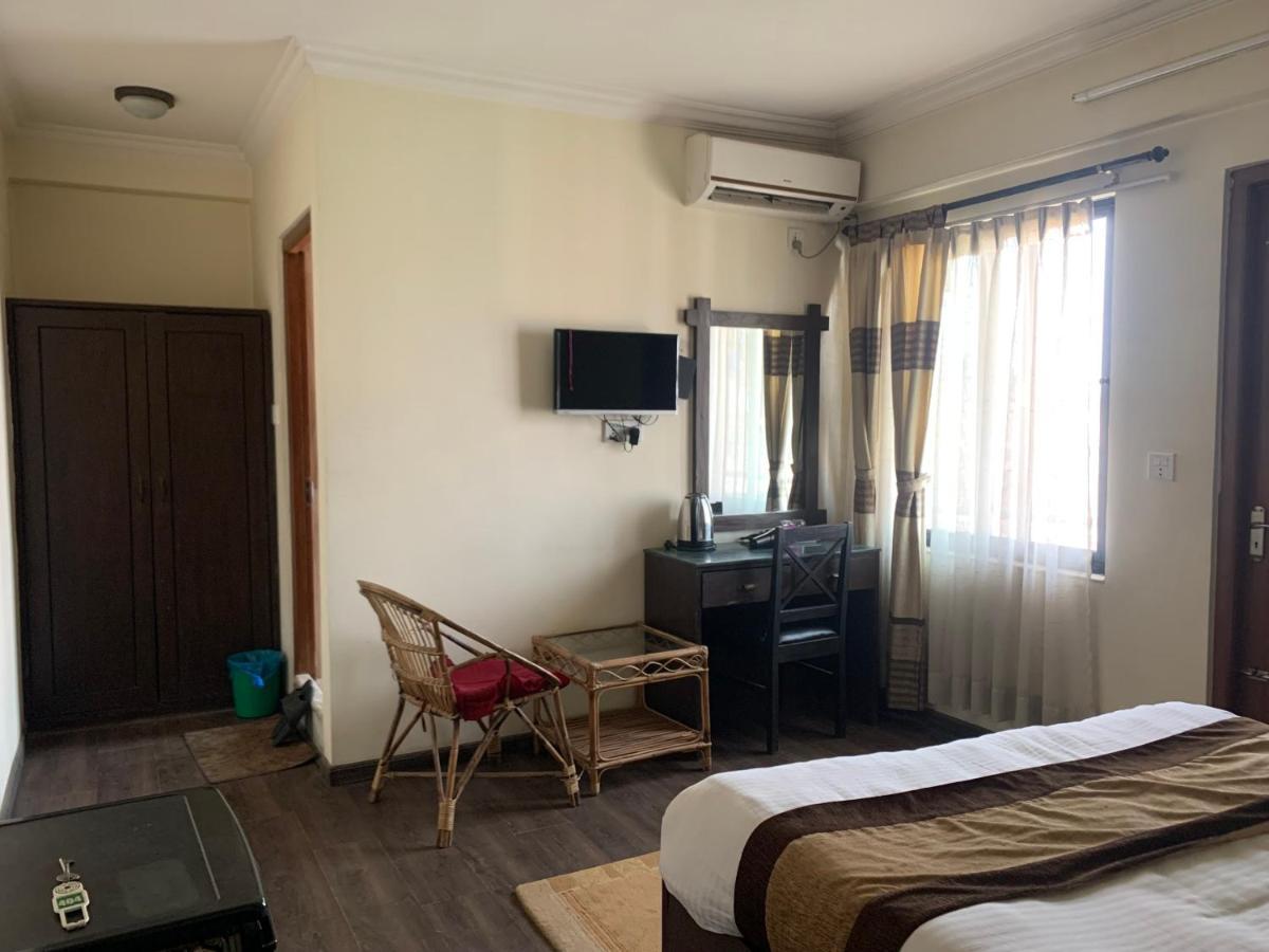 Alpine Hotel & Apartment Kathmandu Bagian luar foto