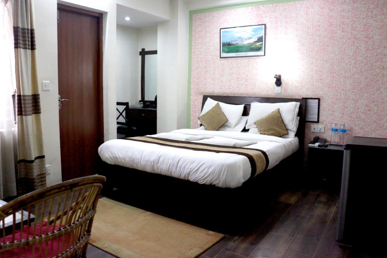 Alpine Hotel & Apartment Kathmandu Bagian luar foto