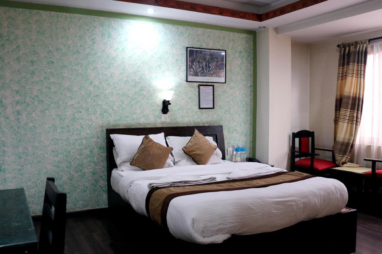 Alpine Hotel & Apartment Kathmandu Bagian luar foto