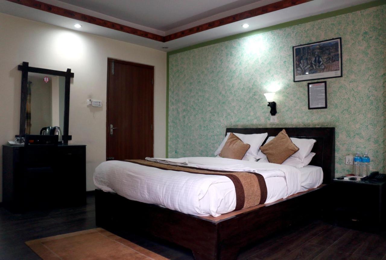 Alpine Hotel & Apartment Kathmandu Bagian luar foto