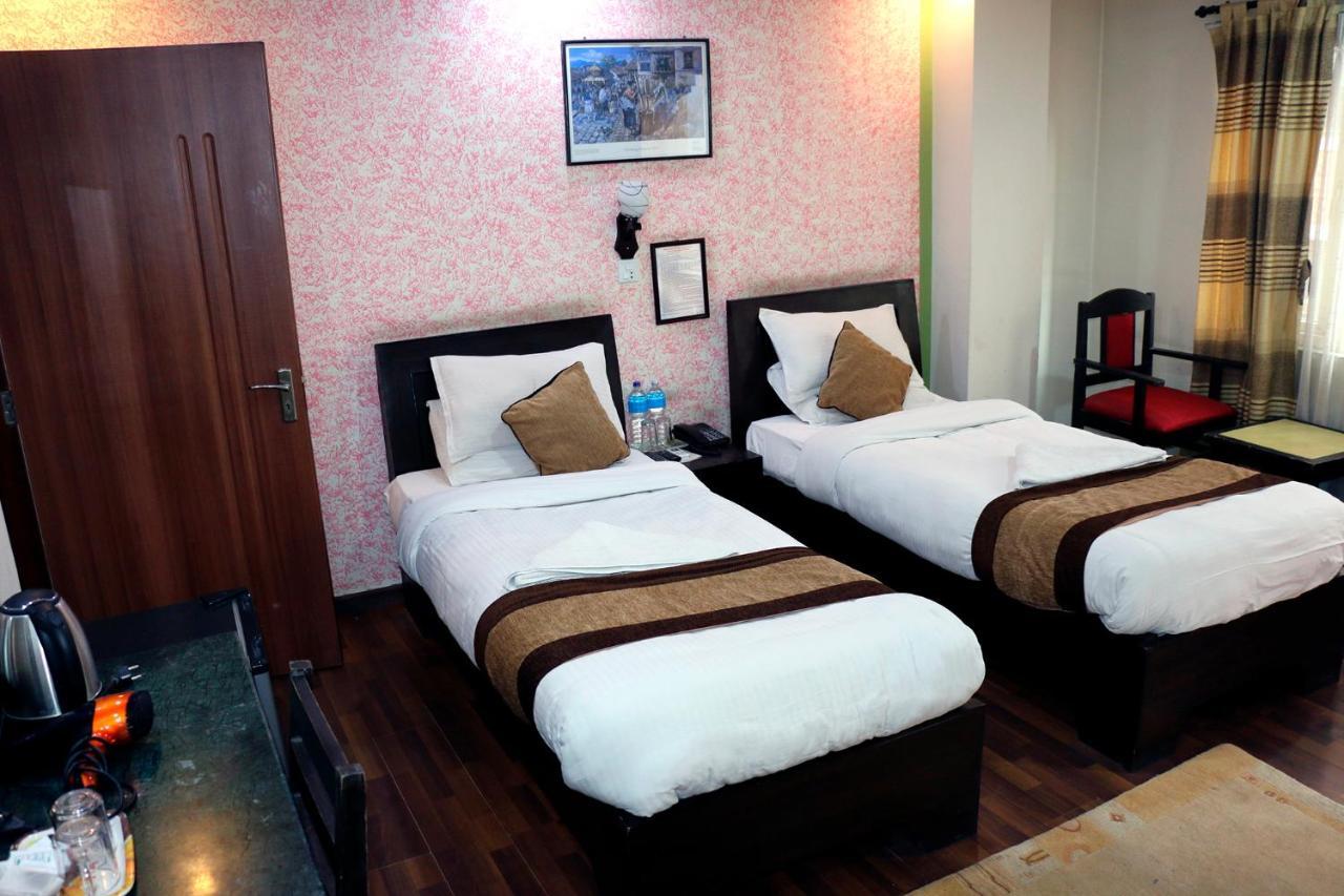 Alpine Hotel & Apartment Kathmandu Bagian luar foto
