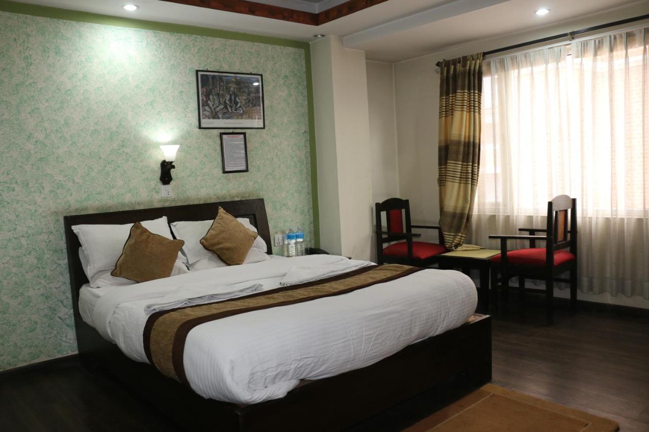 Alpine Hotel & Apartment Kathmandu Bagian luar foto
