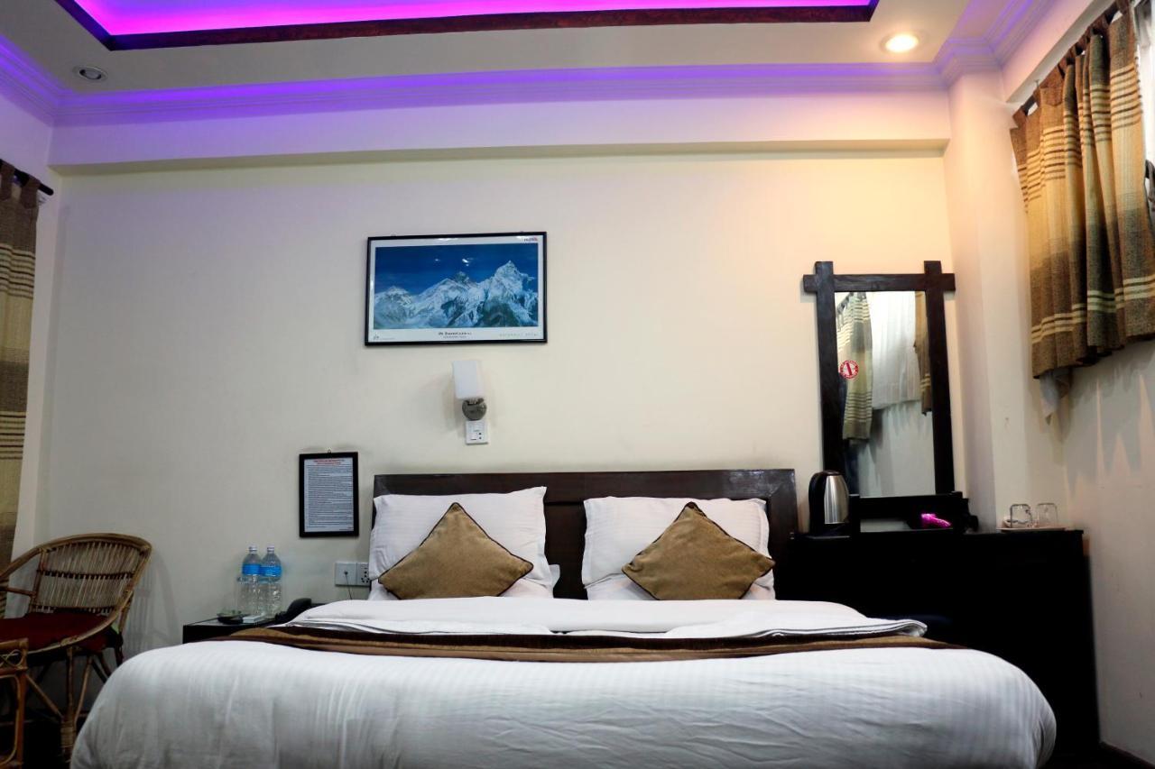 Alpine Hotel & Apartment Kathmandu Bagian luar foto