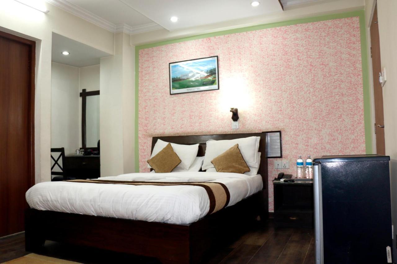 Alpine Hotel & Apartment Kathmandu Bagian luar foto