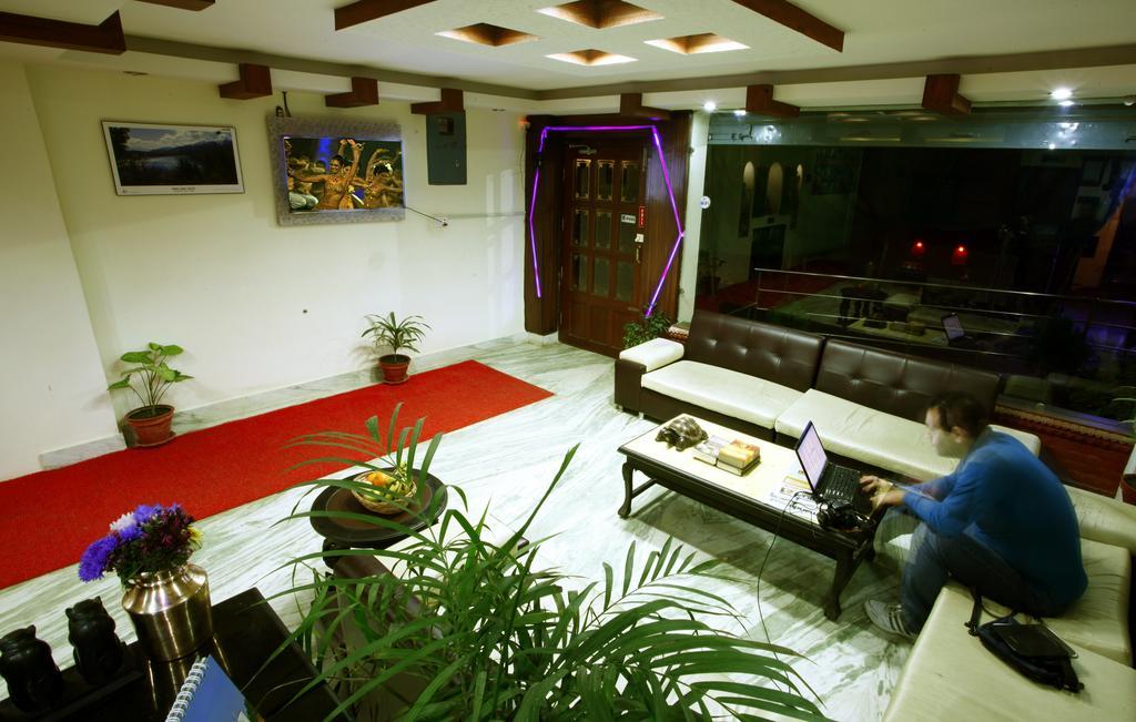 Alpine Hotel & Apartment Kathmandu Bagian luar foto