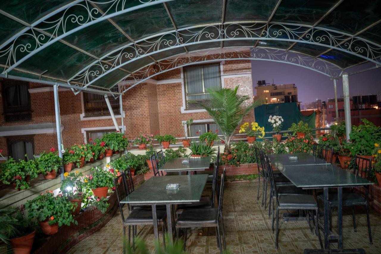 Alpine Hotel & Apartment Kathmandu Bagian luar foto
