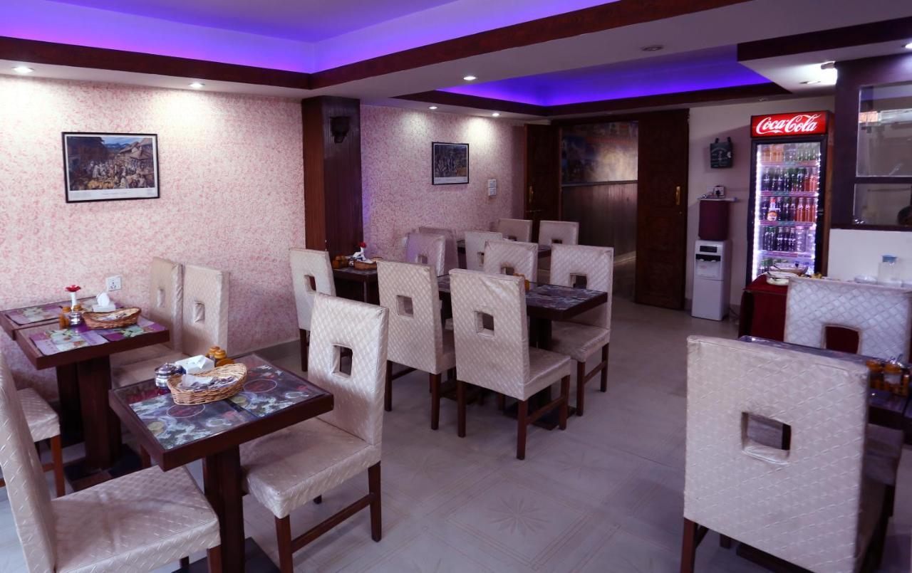 Alpine Hotel & Apartment Kathmandu Bagian luar foto